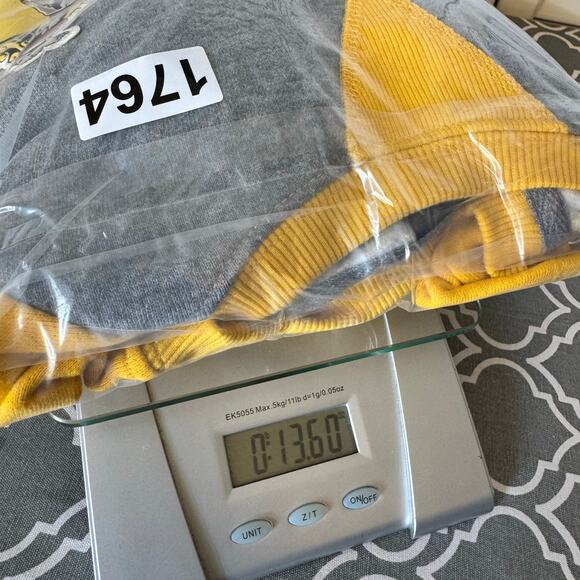 NWT Wizarding World Of Harry Potter Hufflepuff Crewneck Sweatshirt Graphic Gray - Picture 10 of 10